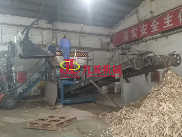 木托盤破碎現(xiàn)場(chǎng)